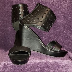 🦄NWOT Torrid platform cuffed studded ankle sz11